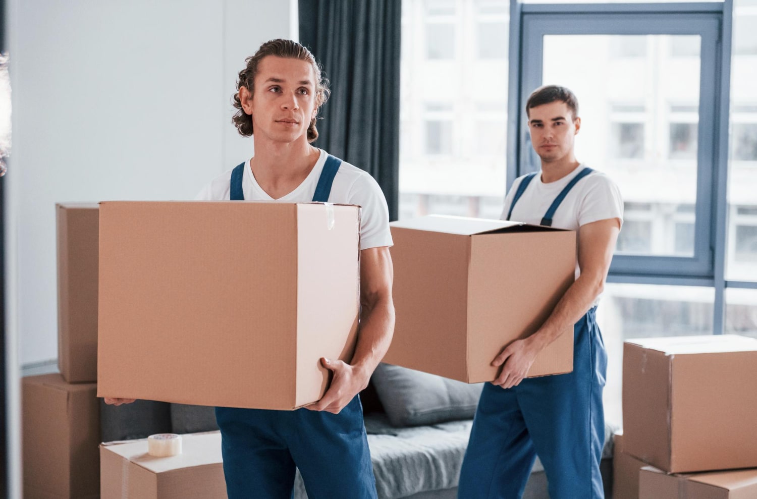 Déménagement en Valais : déménager seul ou avec des professionnels ?